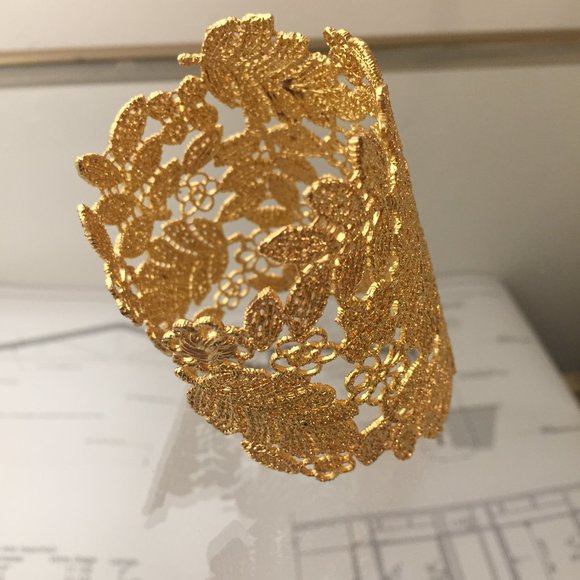 Stella & Dot Chantilly Lace Cuff (Gold) - Picture 1 of 4